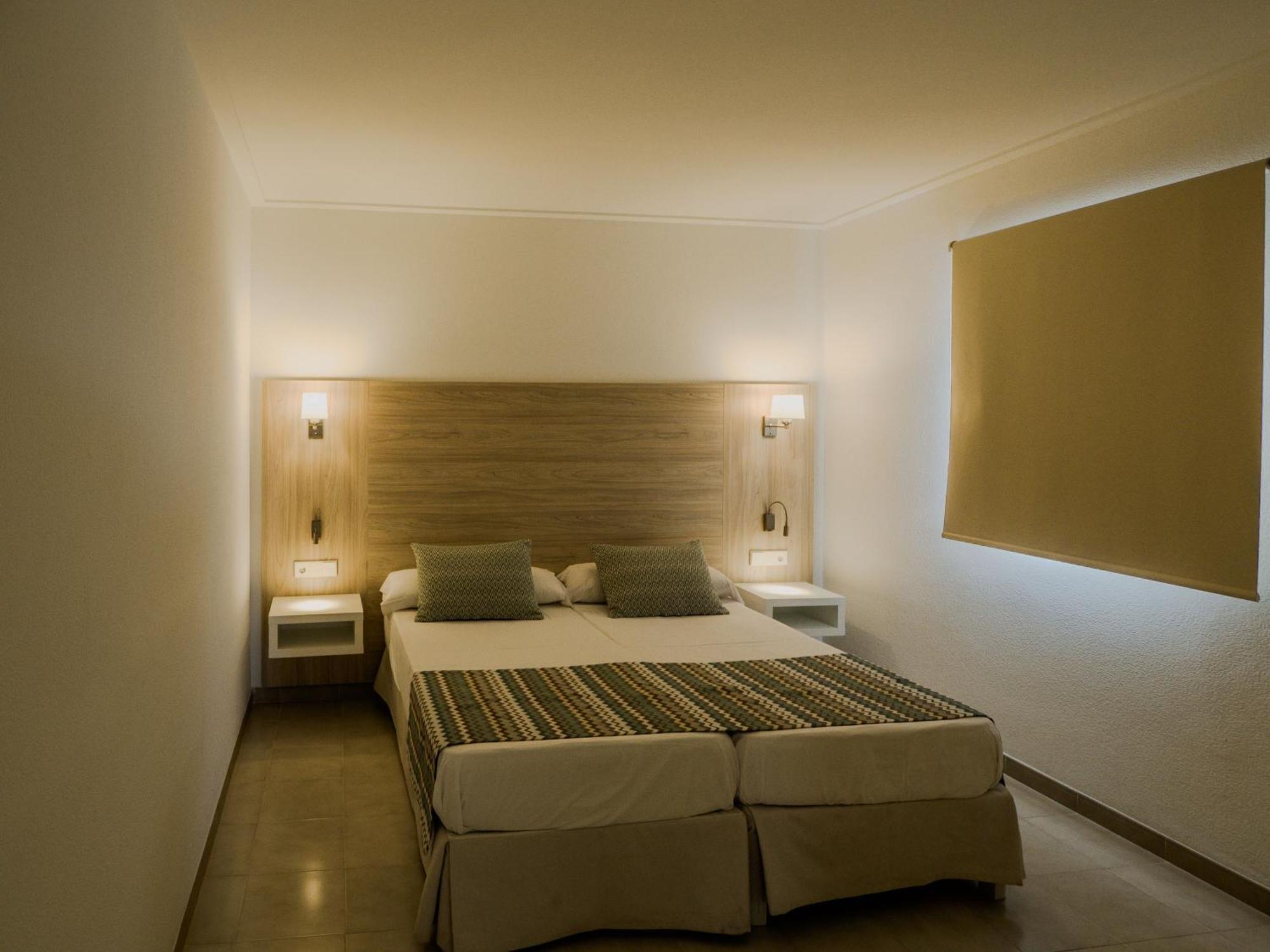 Apartamentos La Santa Maria Cala Millor  Exterior foto